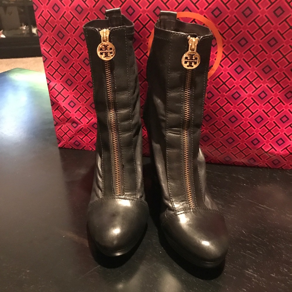 Beautiful Danielle Tory Burch Short Boots!